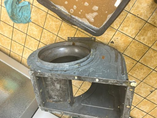 Maschinenrohre entrosten